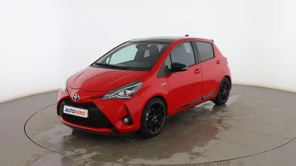 Usado Toyota Yaris Hybrid Active 101 CV (74 kW) 2019 Rojo Utilitario