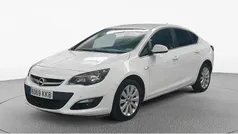 Blanco Usado 2018 Opel Astra Elegance Berlina | 9956 € (Precio justo)