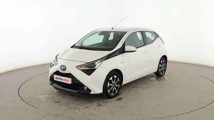 Używany Toyota Aygo X-cite 72 KM (52 kW) 2019 Biały Hatchback