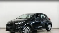 Usado 2024 Toyota Yaris Hybrid Active Berlina | 23.250 € (Precio justo)