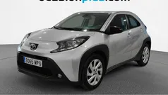 Usado 2024 Toyota Aygo Play Utilitario | 13.955 € (Precio justo)