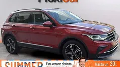 Rojo Usado 2021 VW Tiguan Life SUV | 28.990 € (Buen precio)