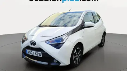 Używany Toyota Aygo X-play 72 KM (52 kW) 2018 Biały Hatchback