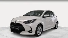 Blanco Usado 2022 Toyota Yaris Hybrid Business Edition Berlina | 19.900 € (Precio justo)