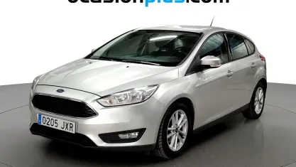 Usado Ford Focus Trend+ 125 CV (91 kW) 2017 Gris plata Utilitario