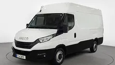 Blanco Usado 2023 Iveco Daily Berlina | 25.682 € (Buen precio)
