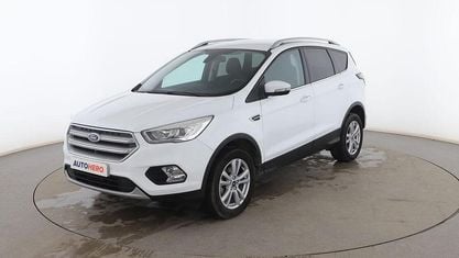 Usado Ford Kuga Trend 120 CV (88 kW) 2019 Blanco SUV