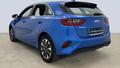 Begagnad Kia Ceed 101 HK (74 kW) 2024 Blå Halvkombi