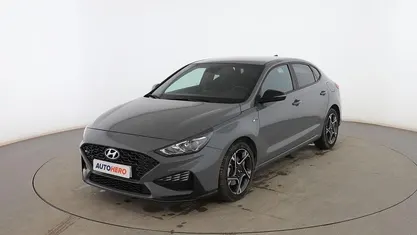 Gris Usado 2023 Hyundai i30 N Line Berlina | 20.099 € (Precio justo)