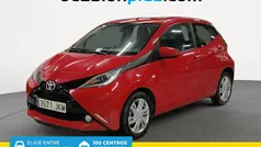 Rojo Usado 2015 Toyota Aygo X-play Utilitario | 8450 € (Precio justo)