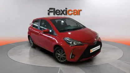 Usado Toyota Yaris Active 69 CV (50 kW) 2018 Rojo Berlina