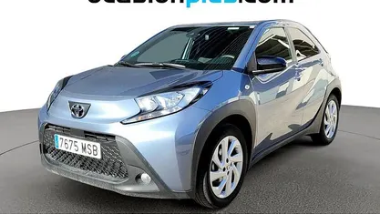 Gris Usado 2024 Toyota Aygo X Play SUV | 12.628 € (Precio justo)