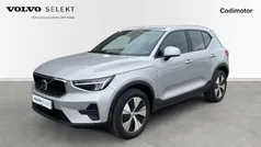 Plateado Usado 2023 Volvo XC40 Core SUV | 31.990 € (Precio justo)