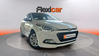 Usado Hyundai i20 84 CV (61 kW) 2018 Blanco Berlina