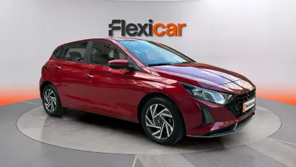 Usado Hyundai i20 101 CV (74 kW) 2024 Rojo Utilitario