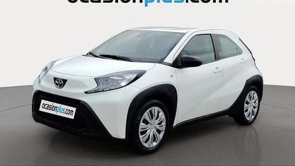 Begagnad Toyota Aygo X Play 72 HK (52 kW) 2023 Vit SUV
