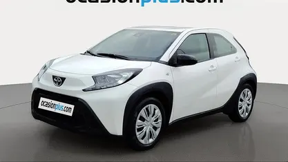 Usado Toyota Aygo X Play 72 CV (52 kW) 2023 SUV