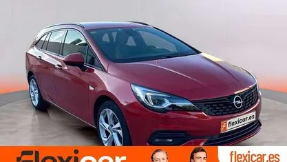 Usado Opel Astra Edition 110 CV (80 kW) 2020 Rojo Familiar