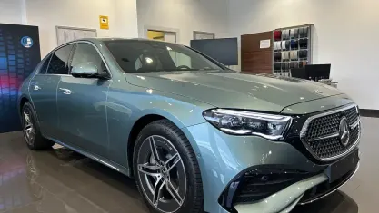 Nuevo Mercedes E300 313 CV (230 kW) 2026 Verde Berlina