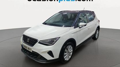 Usado Seat Arona Style 110 CV (80 kW) 2023 Blanco SUV