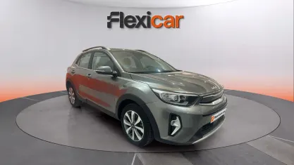 Usado Kia Stonic 101 CV (74 kW) 2024 Gris SUV