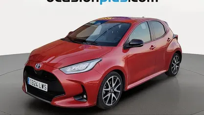 Usado Toyota Yaris Hybrid Style 116 CV (85 kW) 2022 Rojo Utilitario
