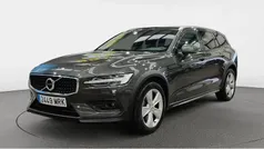 Gris Usado 2021 Volvo V60 CC Pro Familiar | 32.719 € (Precio justo)