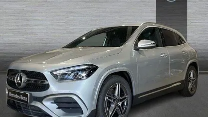 Gris Nuevo 2025 Mercedes GLA200 AMG line SUV | 45.800 € (Precio justo)