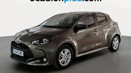 Usado Toyota Yaris Edition 125 CV (91 kW) 2022 Marrón Utilitario