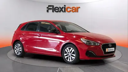 Usado Hyundai i30 GO! 120 CV (88 kW) 2018 Rojo Familiar