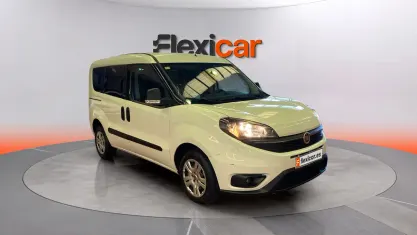Usado Fiat Doblò Easy 95 CV (69 kW) 2022 Blanco Monovolumen