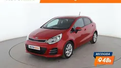 Rojo Usado 2015 Kia Rio Berlina | 8099 € (Precio justo)
