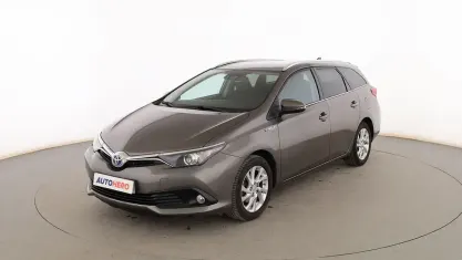 Usado Toyota Auris Touring Sports Active 136 CV (100 kW) 2018 Gris Familiar