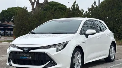 Usado Toyota Corolla Active 122 CV (89 kW) 2020 Blanco Berlina