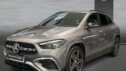 Usado Mercedes GLA200 AMG line 150 CV (110 kW) 2025 Gris montaña SUV