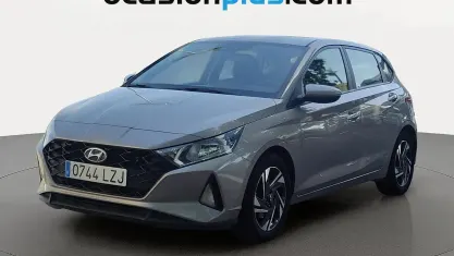 Usado Hyundai i20 100 CV (73 kW) 2022 Marrón Utilitario