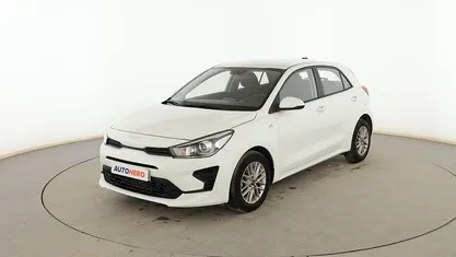 Usado Kia Rio Spirit 100 CV (73 kW) 2023 Blanco Berlina