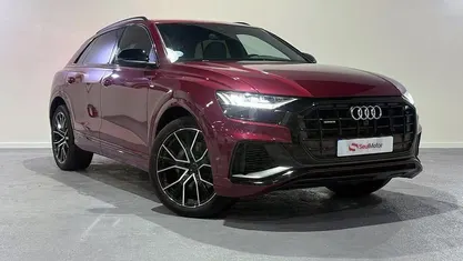Usado Audi Q8 Ambiente 231 CV (169 kW) 2020 Rojo SUV