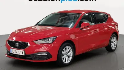 Usado Seat Leon Reference 110 CV (80 kW) 2022 Rojo Utilitario