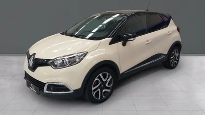 Usado Renault Captur Intens 90 CV (66 kW) 2016 Beige SUV