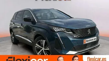 Usado Peugeot 5008 Allure 131 CV (96 kW) 2023 Verde SUV