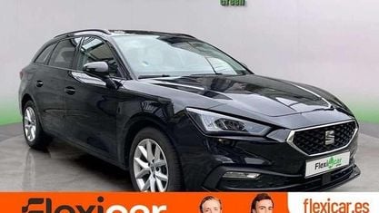 Usado Seat Leon Style 110 CV (80 kW) 2022 Negro Familiar