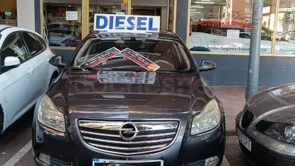 Usado Opel Insignia Edition 130 CV (95 kW) 2010 Gris / plata Berlina