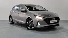 Gris / plata Usado 2021 Hyundai i20 Berlina | 14.390 € (Precio justo)