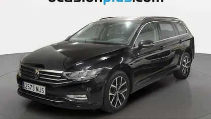 Usado VW Passat Executive 150 CV (110 kW) 2023 Negro Familiar