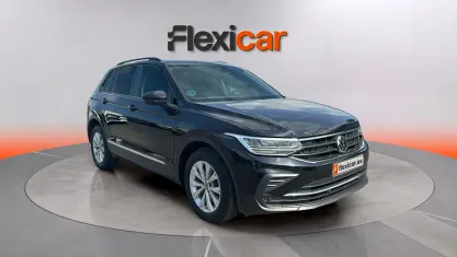 Begagnad VW Tiguan Life 131 HK (96 kW) 2021 Svart SUV