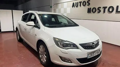 Usado Opel Astra Excellence 110 CV (80 kW) 2013