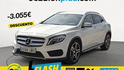 Usado Mercedes GLA200 AMG line 136 CV (100 kW) 2017 Blanco SUV