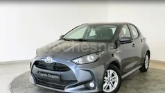 Gris Usado 2021 Toyota Yaris Hybrid Active Berlina | 18.650 € (Precio justo)
