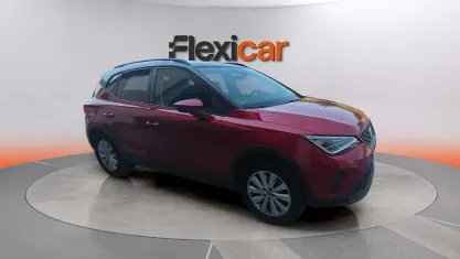 Usado Seat Arona Style 110 CV (80 kW) 2023 Burdeos SUV